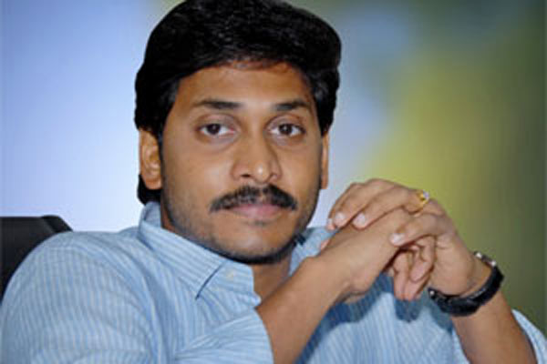 ys jagan,ysr congress party,ys jagan political matter,ysr congress party leader,ys jagan political issue  దాసరి, మోహన్‌బాబులతో జగన్‌కేమి ఒరుగుతుంది?